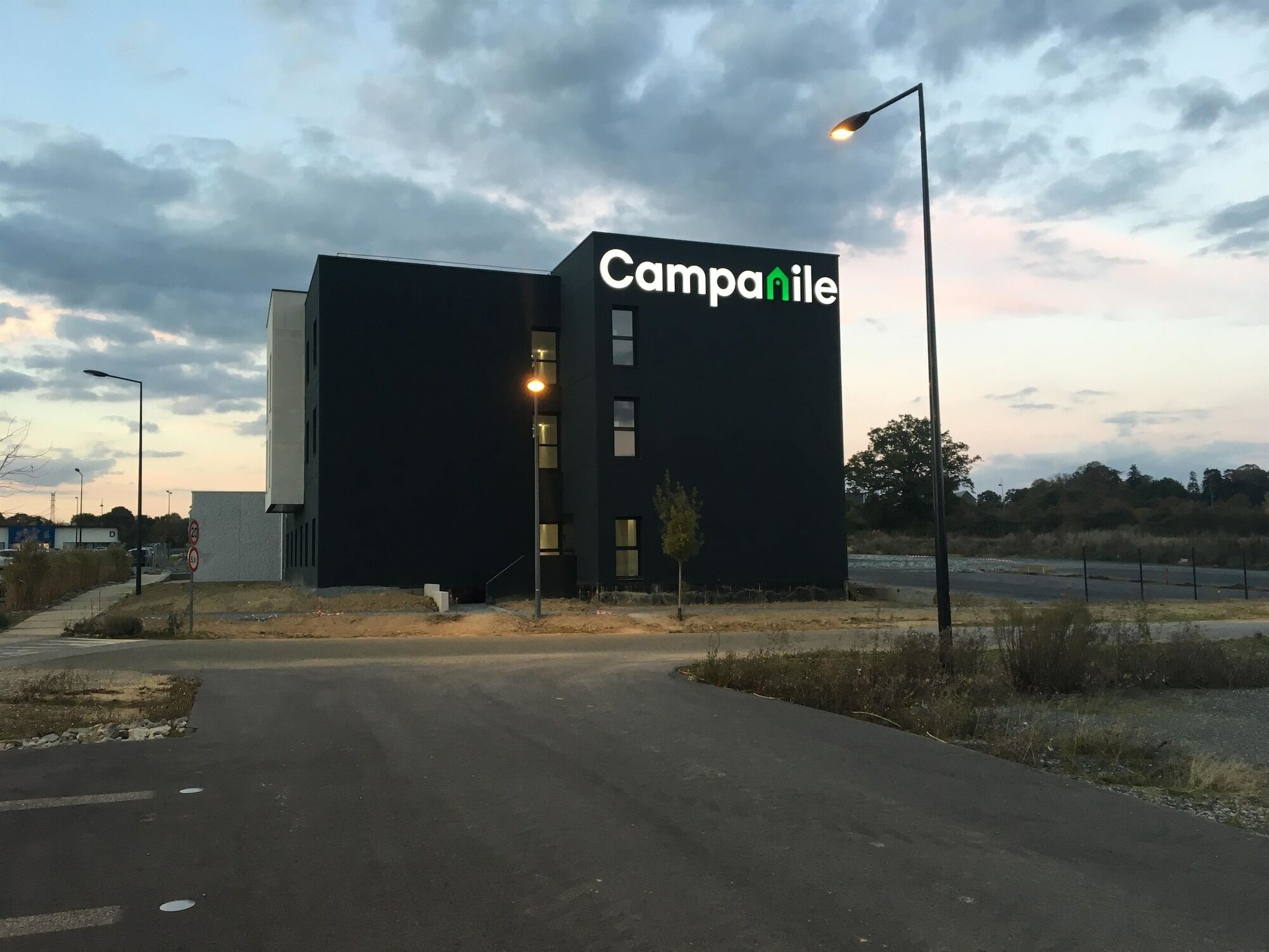 Campanile Laval Nord Hotel Exterior photo